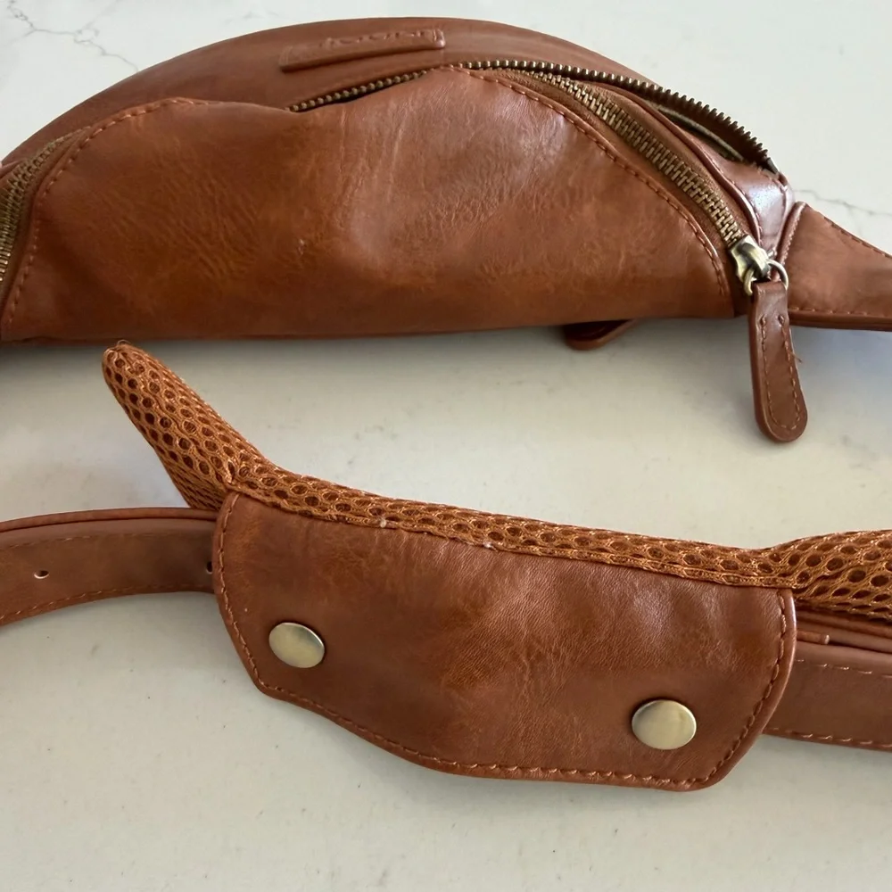 Kindly Brown Leather Camera Sling bag- Compact Hands-Free Carry